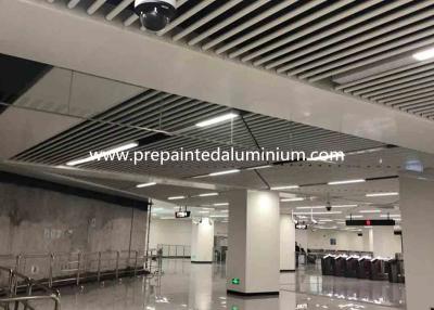 China Decoración de aluminio del techo de la hoja del blanco de Astm 3004 0.6m m en venta