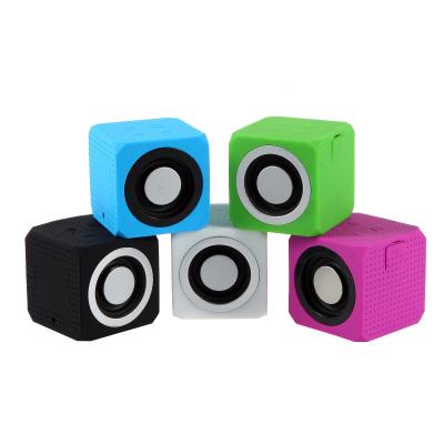 China IPX7 waterproof bluetooth speaker with hook for sale