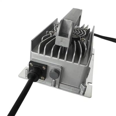 China 60V 10A Lithiumbatterie-Ladegerät für Tuk Tuk, Golfkarren und elektrische Dreiräder - schnelles Laden und universelle Kompatibilität zu verkaufen