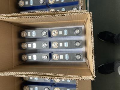 Κίνα Ηλιακό λίθιο 3,2 κύτταρο μπαταριών Β 100Ah LifePo4 με το αλουμίνιο Shell προς πώληση