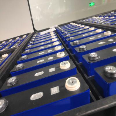 China Baterias prismáticos do fosfato do ferro do lítio da pilha 100Ah de MSDS LiFePO4 para o sistema solar de Ev à venda