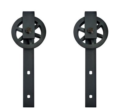 中国 納屋の大戸ハードウェアのための単一の革紐ハンガーの黒く大きいスポークの車輪のローラー 販売のため