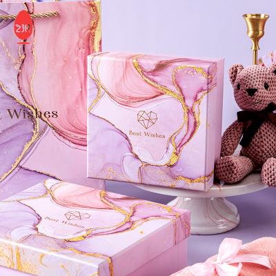 China Caixa de embalagem de presente de papelão com mancha rosa à venda