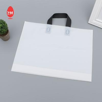 China Bolsas de embalaje de regalo de embalaje de ropa de HDPE Bolsa de asas de plástico de compras en venta