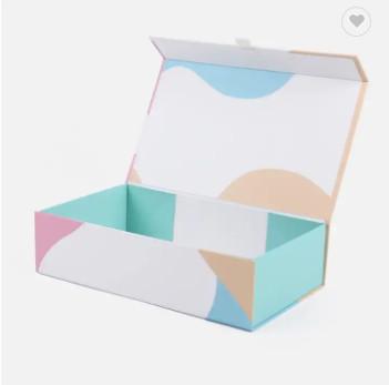 中国 Customized Size Logo Printing Magnetic Foldable Boxes for Satin Clothes Packaging 販売のため