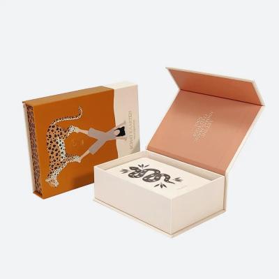Chine Pattern Rigid Cardboard Box Recycling Custom Logo Tarot Card Magnet Book Box à vendre