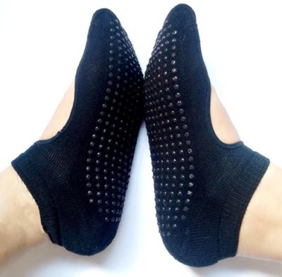 Chine Chaussettes de sécurité de couleur adaptées aux besoins du client par chaussettes bactériennes à séchage rapide collantes uniques de barre de chaussettes de Pilates de conception anti à vendre