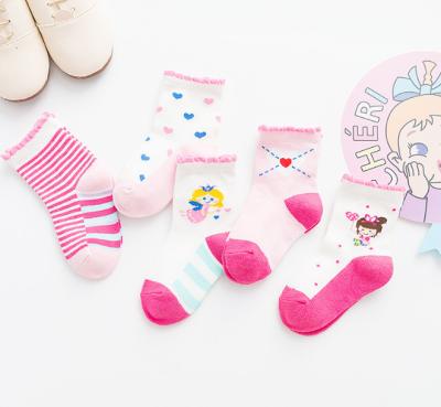 Cina Mano molle adorabile del bambino dei calzini abbastanza variopinti della ragazza che ritiene qualsiasi logo disponibile in vendita