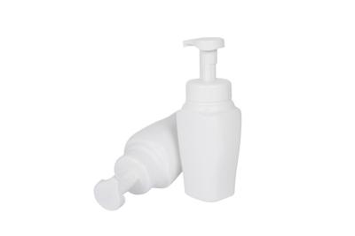 China 500ml HDPE Plastic Cosmetic Packaging Bottle With 3cc Output for sale