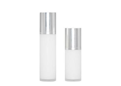 China Acrylic Airless Pump Bottle 30ml 50ml Silver Essence Cosmetic Packaging en venta