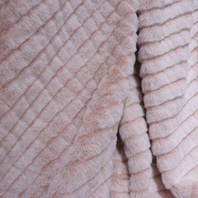 Chine Anti-statique Blanche de flanelle lancer couverture toutes saisons Minky laine couverture pour l'hiver à vendre