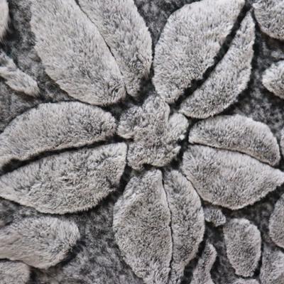 China Duurzame Coral Flannel Throw Blanket Minky Verwarmde Throw Carved Polyester Dekens Te koop