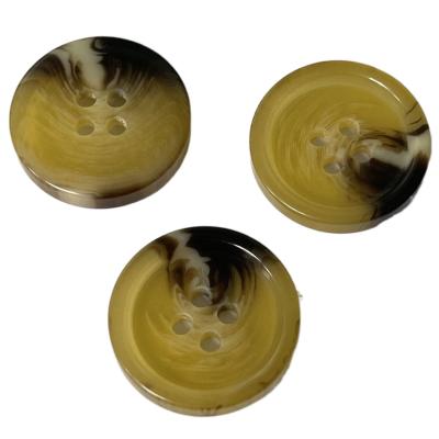 中国 ODMの縁黄色い色の偽造品の角製ボタン30Lの衣服の付属品 販売のため