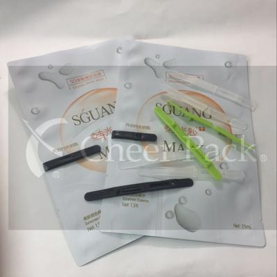 Chine Les agrafes noires de sachet en plastique pour le sac de masque, joint en plastique coupe la taille adaptée aux besoins du client à vendre