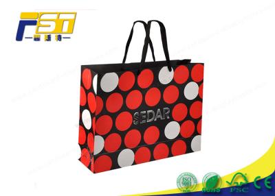 China SGS Customized Logo Recycled Paper Bag UV Coating Surface For Clothing Packaging for sale