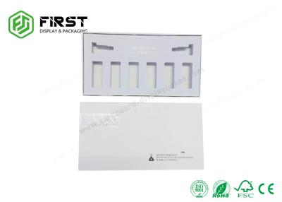 China Weiße Pappsteife Spitzengeschenkbox-handgemachtes heißes stempelndes Logo mit Deckel zu verkaufen