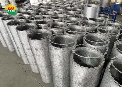China HUILONG galvanisierte Stahlrasiermesser-Drahtringe, ISO-Stacheldraht auf Garten-Zaun zu verkaufen