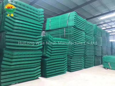 China Home Outdoor Decorative Galvanised Welded Wire Mesh Panels Green Color For Garden Fence for sale