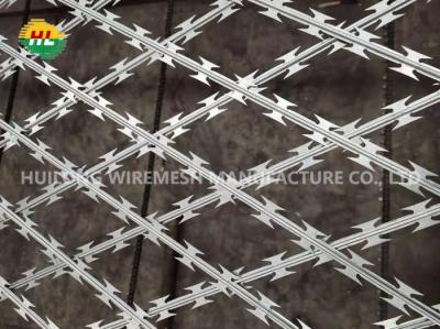 China Diamond Profile Concertina Razor Wire cerca el arreglo para requisitos particulares soldado con autógena 75x150m m en venta