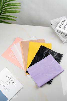China Las bolsas de plástico biodegradables multicoloras impermeabilizan antiusura para el envío de la camiseta en venta