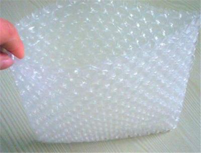 中国 50cm Width 50Mic Recyclable Inflatable Air Pouch Cushion Film Roll Air Bubble 販売のため