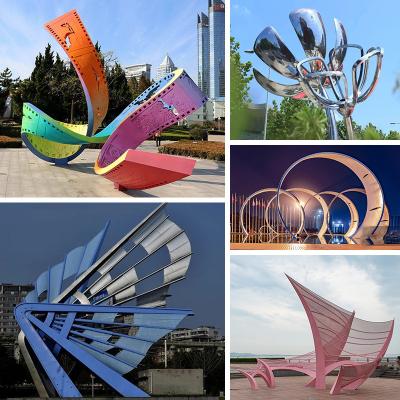 Cina Customized Exclusive Stainless Steel Sculpture Garden Square Decoration in vendita
