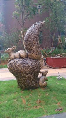 China Estatua bronceada al aire libre del jardín de la ardilla de 3M Metal Animal Sculptures en venta