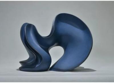 China Blue Custom Resin Sculpture Matte Abstract Form Sculpture Club Exhibition Decoration for sale