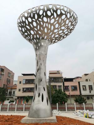 China Esculturas grandes de la yarda del metal del hueco de la lámpara, esculturas superficiales cepilladas del césped del metal en venta
