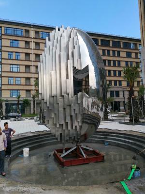 Cina Logo Large Outdoor Metal Sculpture scultura dello specchio di acciaio inossidabile di 10000 millimetri in vendita