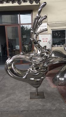 China El jardín moderno del metal de la onda de agua esculpe los ornamentos de la yarda del metal de la piscina del espejo en venta