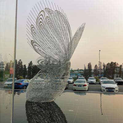 China Escultura inoxidable tejida tubo del alambre de acero de la escultura de la fuente de agua del metal de la mariposa en venta