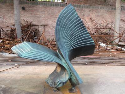 Chine Jardin contemporain extérieur Art Sculpture, sculpture courante en bronze en cheval de Waterscape de piscine à vendre