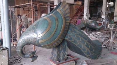 China Decoração exterior da associação das estátuas do jardim das esculturas animais do metal do pavão grande à venda