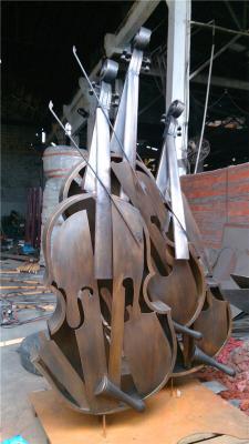 China Rust Modern Abstract Sculpture Freehand Arman Violin Sculpture Outdoor Garden Decoration for sale