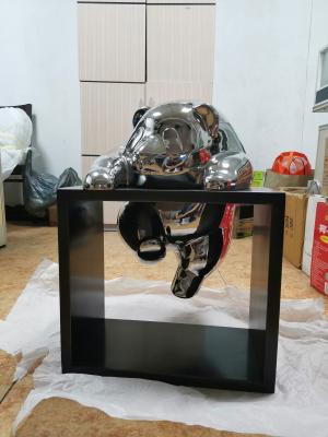 China Mirror Abstract Garden Panda Statue , Window Climbing Welded Animal Sculptures for sale