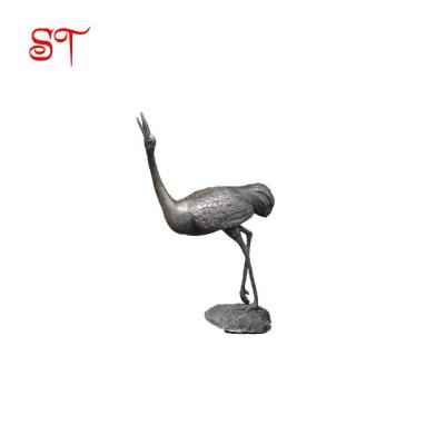 China Outdoor animal sculpture Grus Leucogeranus White Crane Modern Garden Animal Sculpture Bird Copper Metal Sculpture for sale