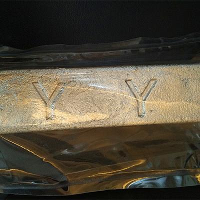Chine Le lingot d'alliage de yttrium du magnésium MgY30 fondent la protection pour la métallurgie à vendre