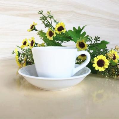 Chine Tasses et soucoupes Microwavable adaptées aux besoins du client de poterie de terre, tasse de thé blanche et ensemble de soucoupe à vendre