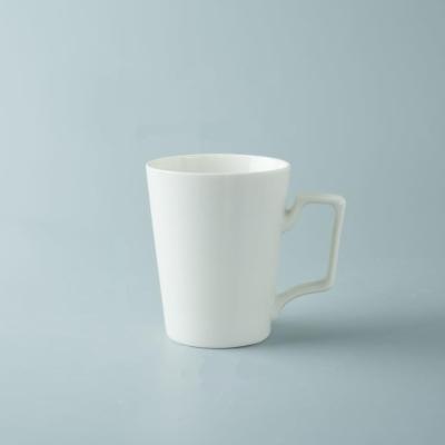 China Large Capacity 575ml Plain Ceramic Coffee Mugs , 20 Oz White Coffee Mugs for sale