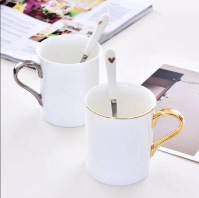 China LFGB Approved  Plain White Ceramic Mugs Customized With Gold Handle for sale
