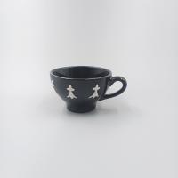 中国 9oz明るく黒い艶をかけられた白い救助の陶磁器のコップのコーヒー ティー カップ 販売のため