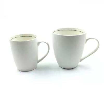 China Uso diario de gran tamaño modificado para requisitos particulares simple de las tazas de cerámica blancas 21oz en venta