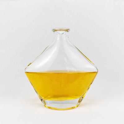 China Simple and Elegant 750ML Glass Bottle for Brandy Made of Eco-friendly Glass Body for sale