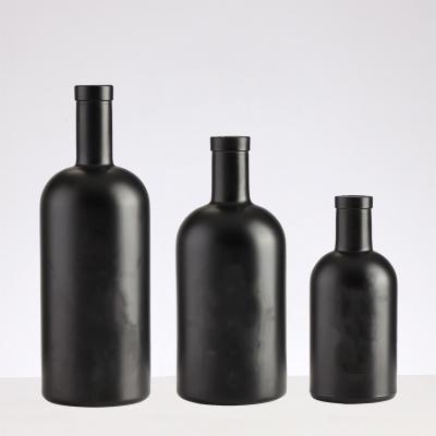 China Botella de vidrio de logotipo del cliente aceptable con impresión en aerosol negro mate 500ml 750ml en venta