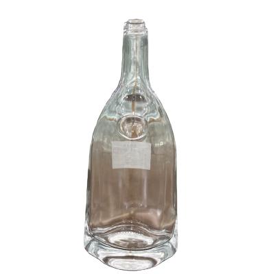 China High Weight 700ml Super Fiery Vodka Glass Bottle for Beverage in Hot Stamping Surface for sale