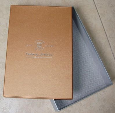 Китай Фольга логоса серебряная штемпелюя картонную коробку, коробку упаковывая для тенниски тканья продается