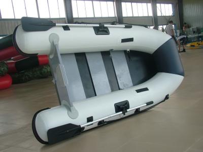 China Barco inflável dobrável marinho de pouco peso com o motor de pesca à linha elétrico à venda