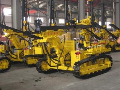 China telescopic double cylinder diesel drill rig open - pit crawler type / downhole drills 10 - 17 bar for sale