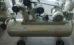 중국 높은 안정적 산업 공기 압축기 래버린스 구조 5.5 kw 230L 380V 판매용